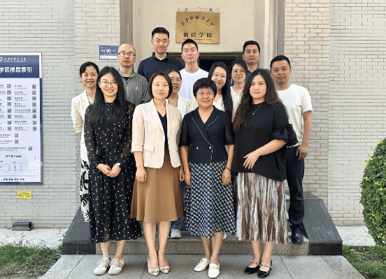 兰州大学外国语学院一行来亚洲色情网
调研座谈